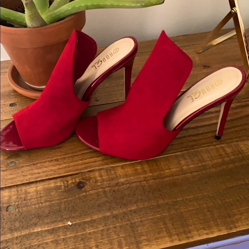 Red stiletto pumps